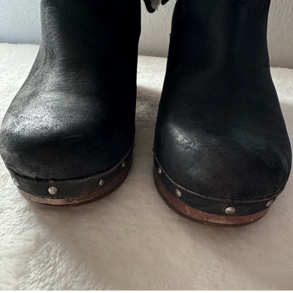 UGG Black Leather bootie, Layne, women's 8. Like new condition. - Picture 3 of 15